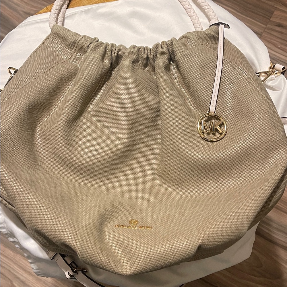 Michael Kors   Hobo Bag with white handle - Picture 16 of 16